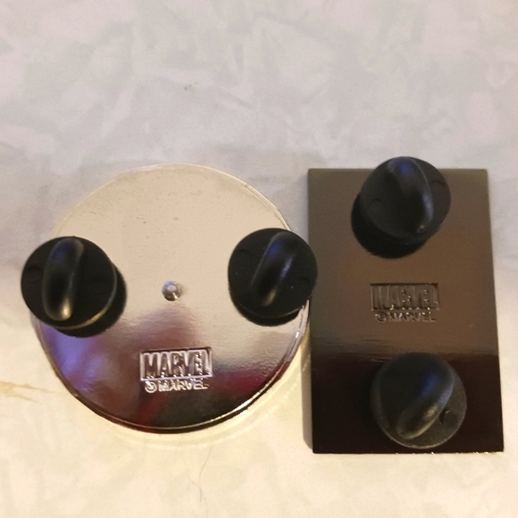 Captain America Marve Shield + Red Skull Pins Lot of 2 New - Picture 7 of 9